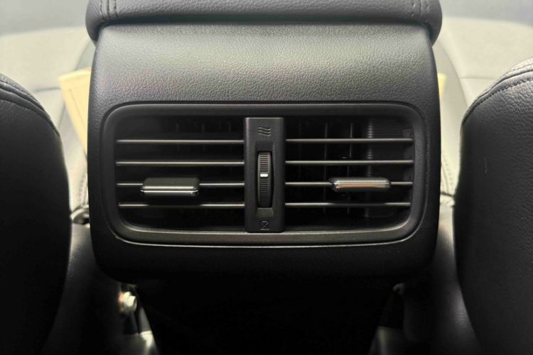 Used Honda CR-V 2016 2.0L two-wheel drive Urban Edition Interior 6