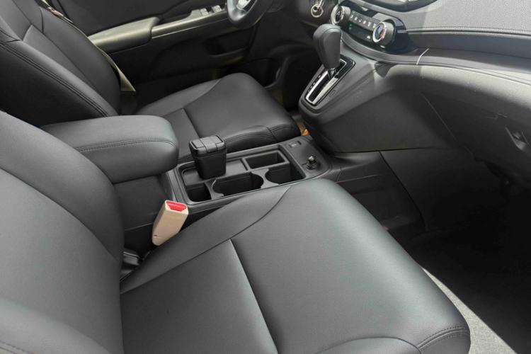 Used Honda CR-V 2016 2.0L two-wheel drive Urban Edition Interior 8