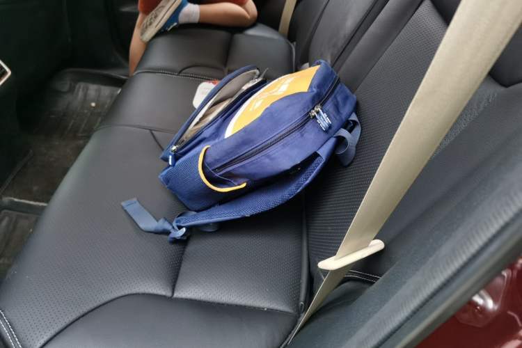Used Honda CR-V 2016 2.0L two-wheel drive Urban Edition Left Rear Seat