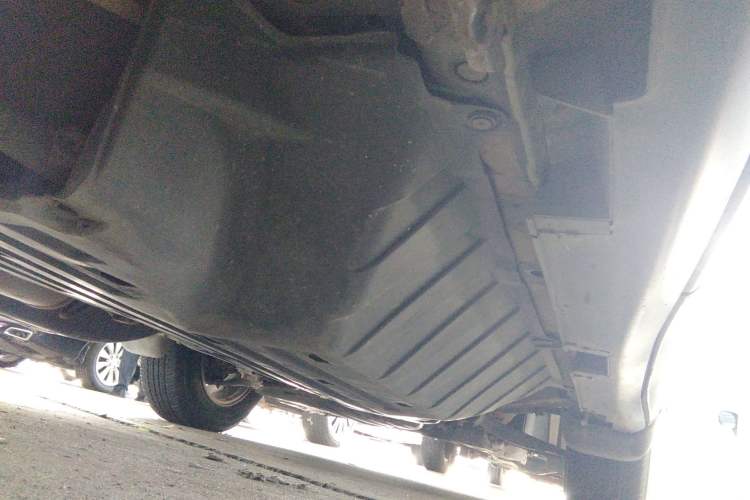 Used Honda CR-V 2016 2.0L two-wheel drive Urban Edition Left Side Sill
