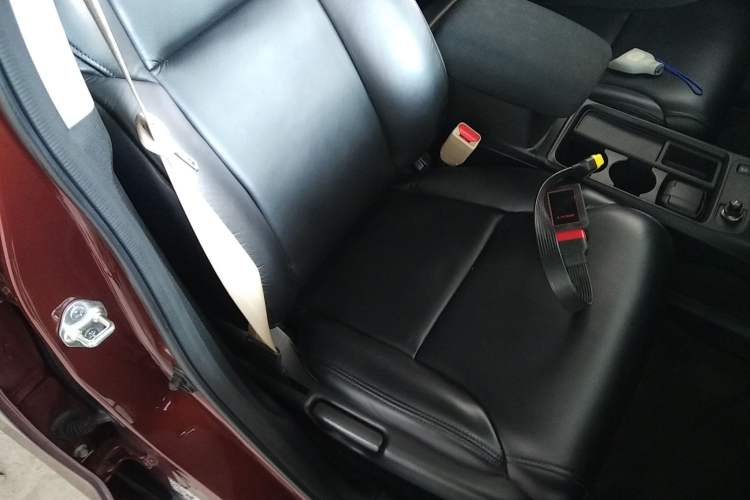 Used Honda CR-V 2016 2.0L two-wheel drive Urban Edition Right Front Seat