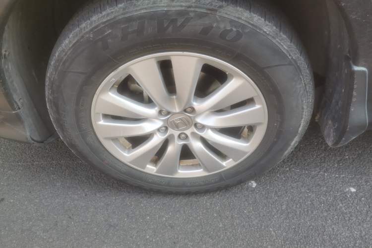 Used Honda CR-V 2016 2.0L two-wheel drive Urban Edition Right Front Wheel Hub