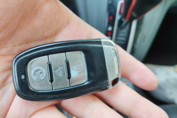 Used Honda CR-V 2016 2.0L two-wheel drive Urban Edition Vehicle Key