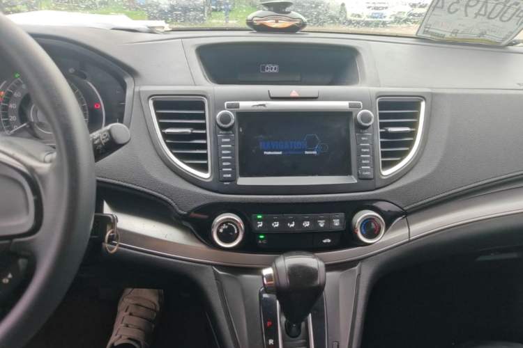 Used Honda CR-V 2016 2.0L two-wheel drive Urban Edition Audio And AC Panel