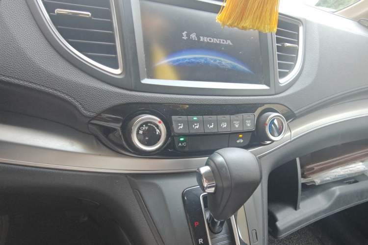 Used Honda CR-V 2016 2.0L two-wheel drive Urban Edition Audio And AC Panel
