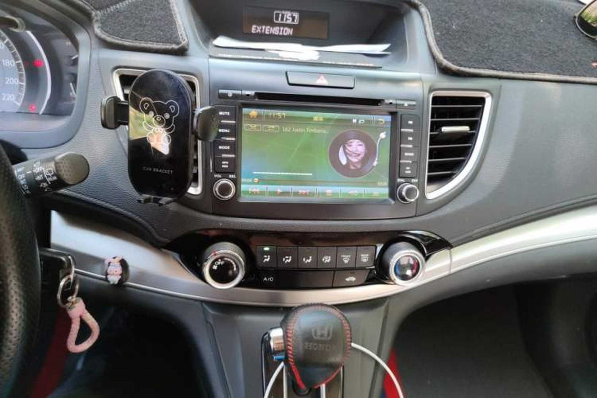 Used Honda CR-V 2016 2.0L two-wheel drive Urban Edition Audio And AC Panel