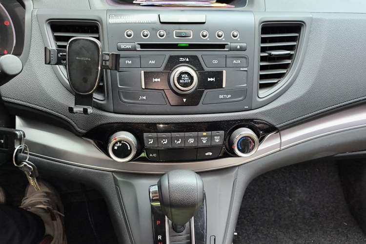 Used Honda CR-V 2016 2.0L Two-Wheel Drive Classic Edition Audio And AC Panel