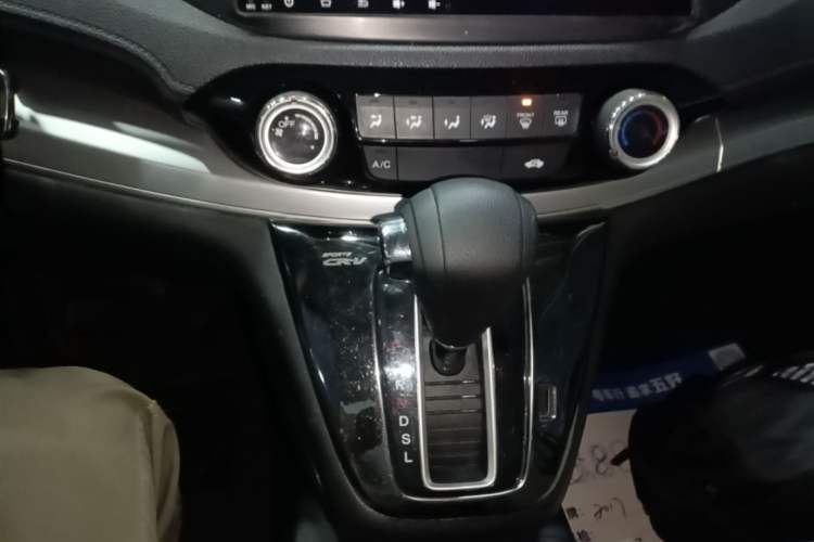 Used Honda CR-V 2016 2.0L Two-Wheel Drive Classic Edition Audio And AC Panel
