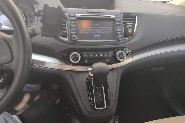 Used Honda CR-V 2016 2.0L two-wheel drive Urban Edition Audio And AC Panel