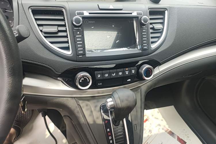 Used Honda CR-V 2016 2.0L two-wheel drive Urban Edition Audio And AC Panel