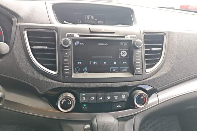 Used Honda CR-V 2016 2.0L two-wheel drive Urban Edition Audio And AC Panel