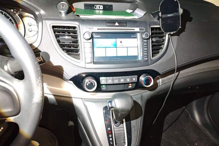 Used Honda CR-V 2016 2.0L two-wheel drive Urban Edition Audio And AC Panel