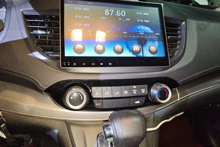 Used Honda CR-V 2016 2.0L two-wheel drive Urban Edition Audio And AC Panel