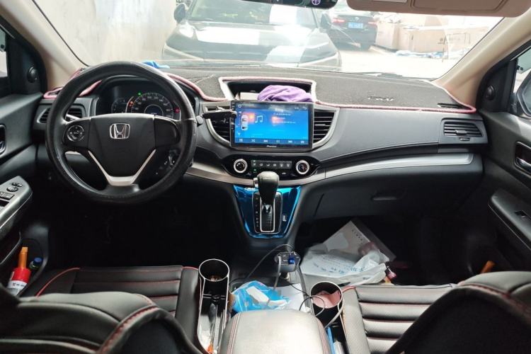 Used Honda CR-V 2016 2.0L two-wheel drive Urban Edition Center Console