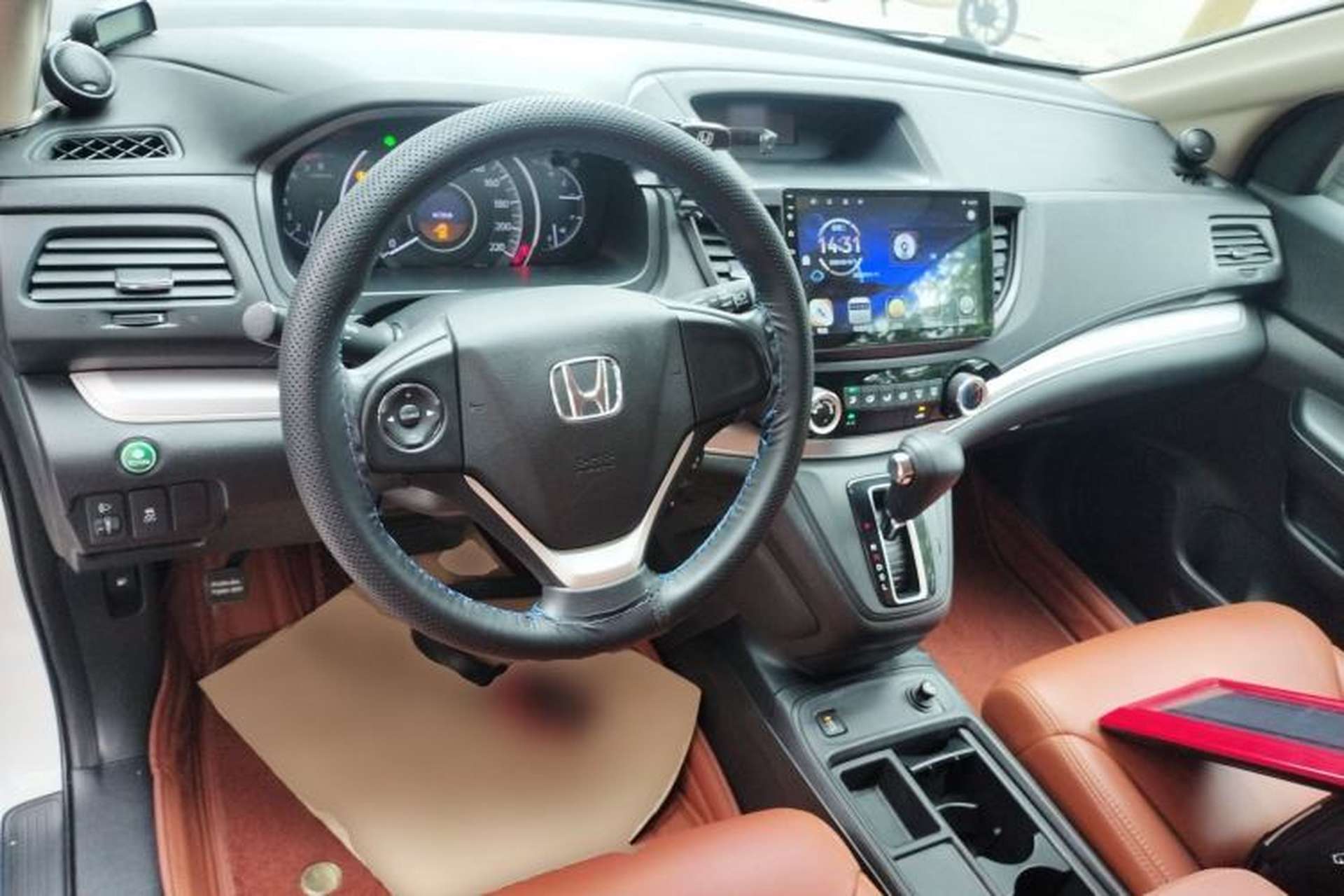 Used Honda CR-V 2016 2.0L two-wheel drive Urban Edition Center Console