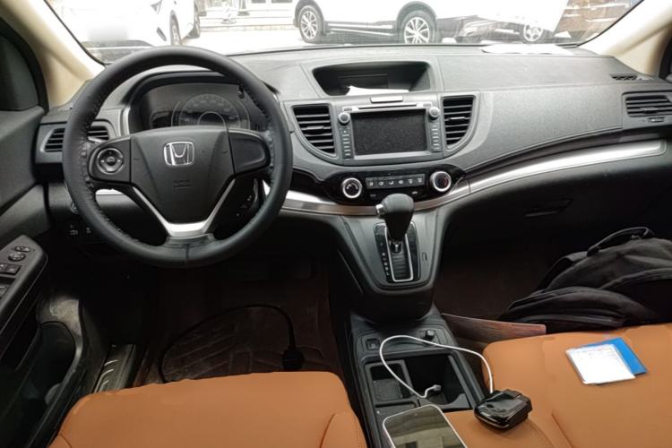 Used Honda CR-V 2016 2.0L Two-Wheel Drive Classic Edition Center Console