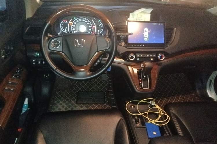 Used Honda CR-V 2016 2.0L Two-Wheel Drive Classic Edition Center Console