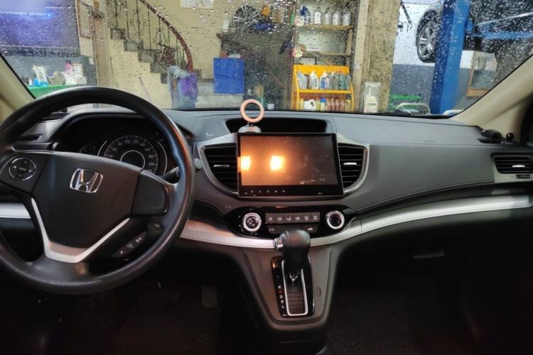 Used Honda CR-V 2016 2.0L two-wheel drive Urban Edition Center Console