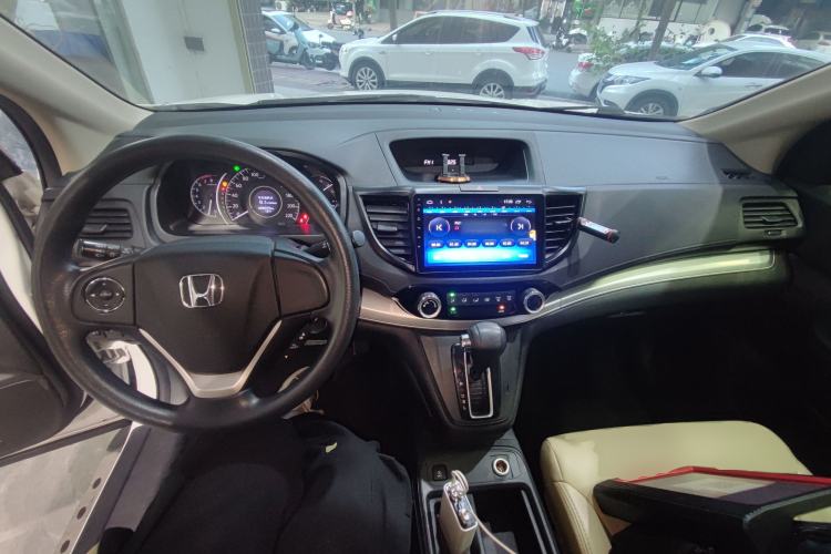 Used Honda CR-V 2016 2.0L Two-Wheel Drive Classic Edition Center Console