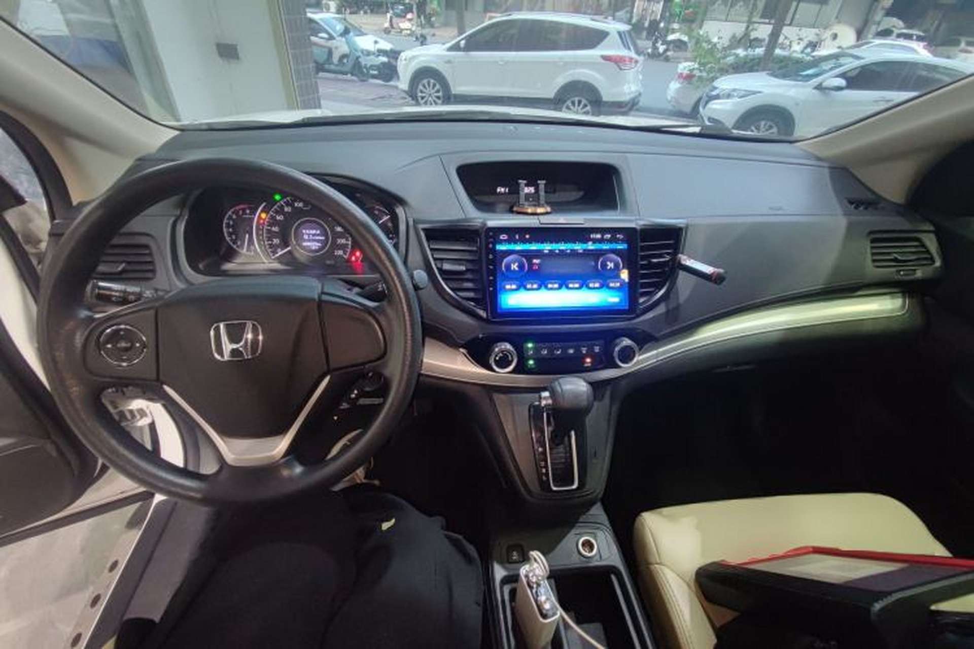 Used Honda CR-V 2016 2.0L Two-Wheel Drive Classic Edition Center Console