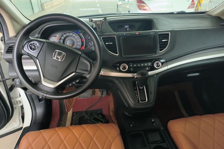 Used Honda CR-V 2016 2.0L two-wheel drive Urban Edition Center Console