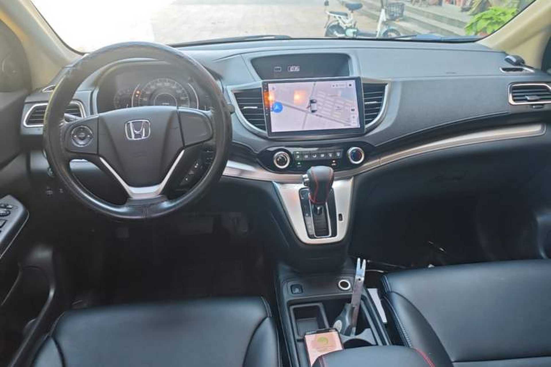 Used Honda CR-V 2016 2.0L two-wheel drive Urban Edition Center Console