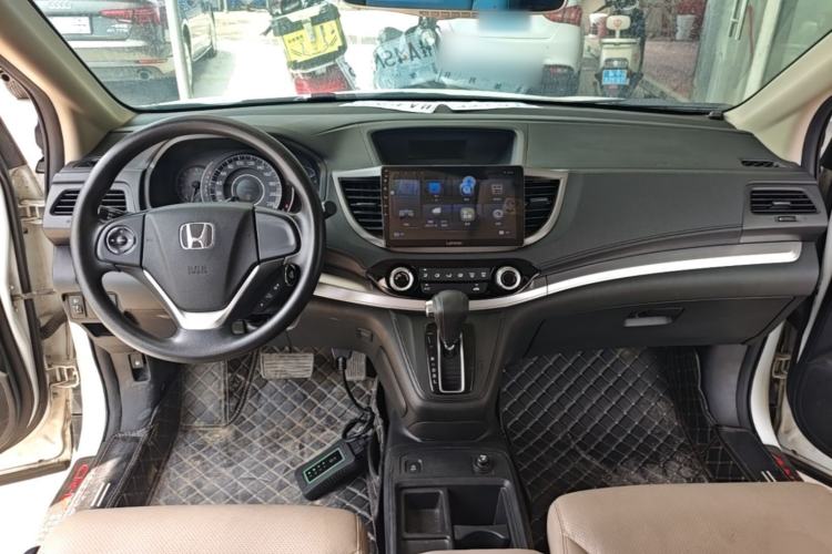 Used Honda CR-V 2016 2.0L Two-Wheel Drive Classic Edition Center Console