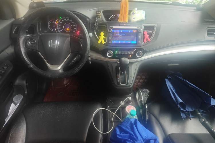 Used Honda CR-V 2016 2.0L two-wheel drive Urban Edition Center Console
