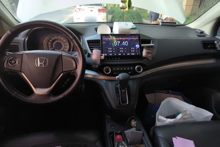 Used Honda CR-V 2016 2.0L Two-Wheel Drive Classic Edition Center Console