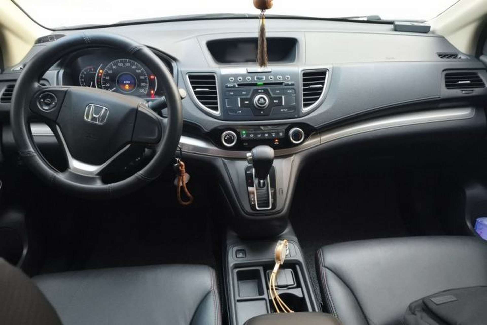 Used Honda CR-V 2016 2.0L two-wheel drive Urban Edition Center Console