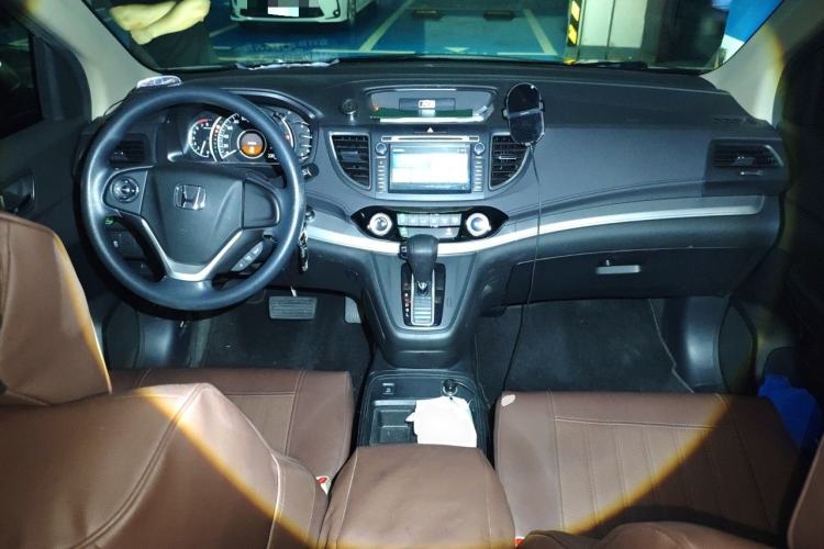Used Honda CR-V 2016 2.0L two-wheel drive Urban Edition Center Console