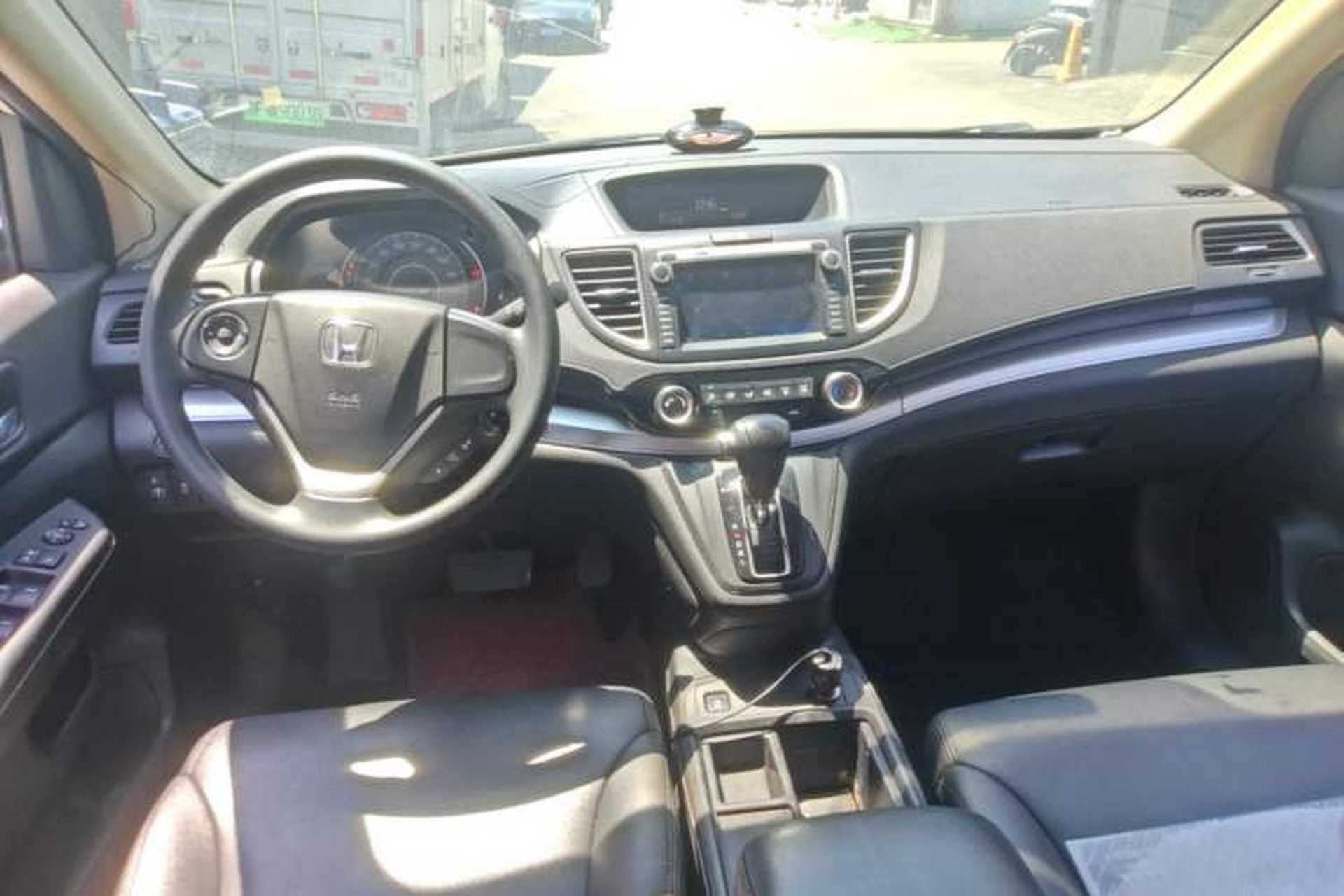 Used Honda CR-V 2016 2.0L two-wheel drive Urban Edition Center Console