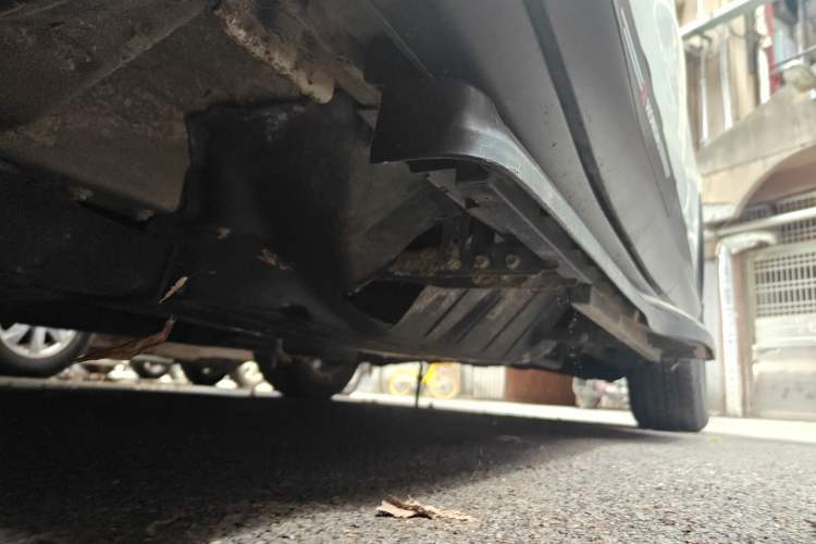 Used Honda CR-V 2016 2.0L two-wheel drive Urban Edition Chassis Front Left