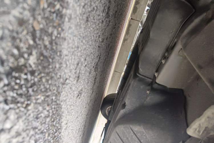 Used Honda CR-V 2016 2.0L two-wheel drive Urban Edition Chassis Front Left
