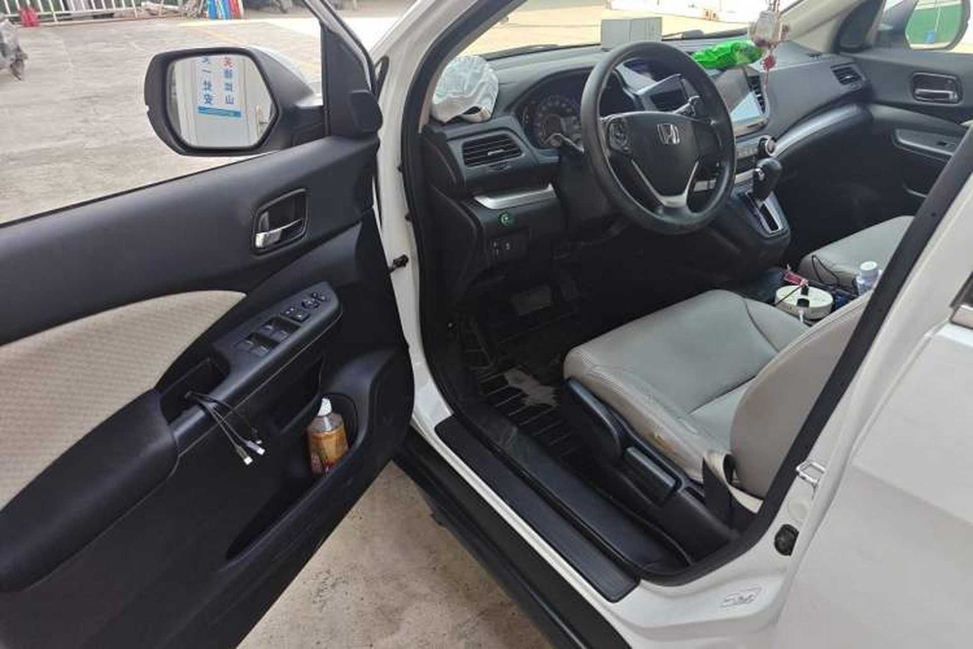 Used Honda CR-V 2016 2.0L two-wheel drive Urban Edition Driver Seat