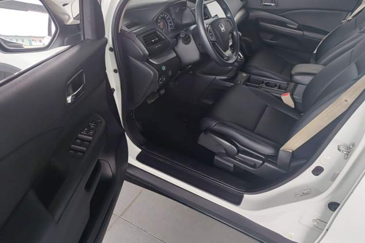 Used Honda CR-V 2016 2.0L two-wheel drive Urban Edition Driver Seat