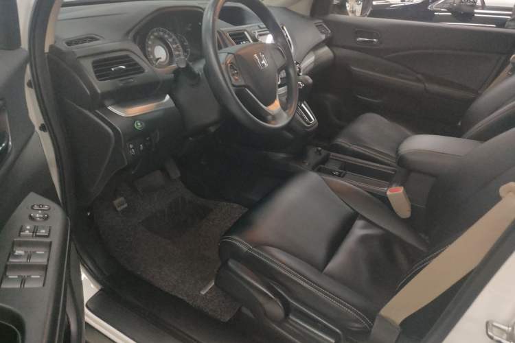 Used Honda CR-V 2016 2.0L two-wheel drive Urban Edition Driver Seat