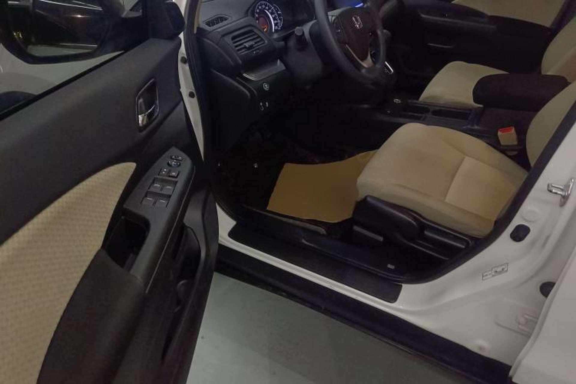 Used Honda CR-V 2016 2.0L two-wheel drive Urban Edition Driver Seat