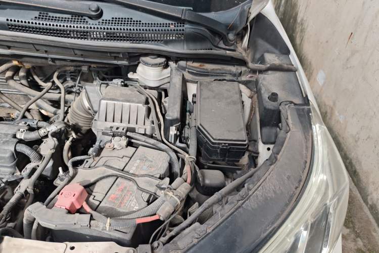 Used Honda CR-V 2016 2.0L two-wheel drive Urban Edition Engine Bay Left