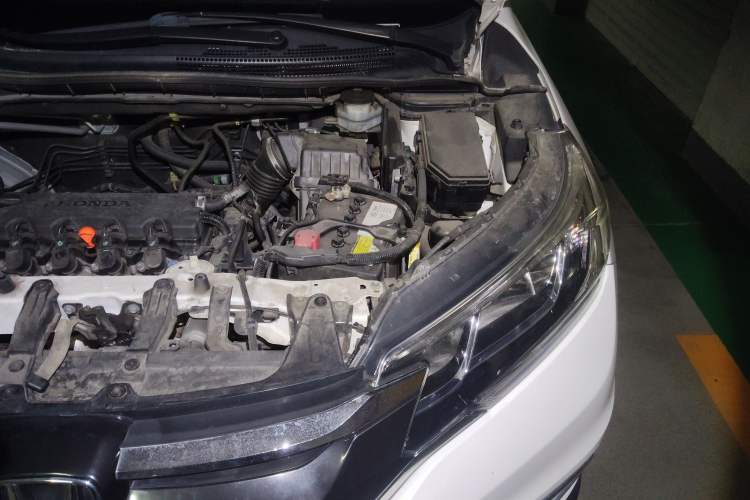 Used Honda CR-V 2016 2.0L Two-Wheel Drive Classic Edition Engine Bay Left