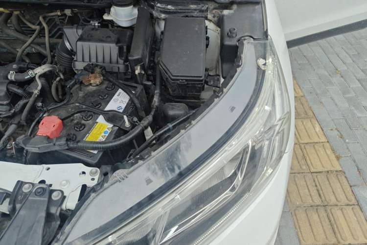 Used Honda CR-V 2016 2.0L two-wheel drive Urban Edition Engine Bay Left