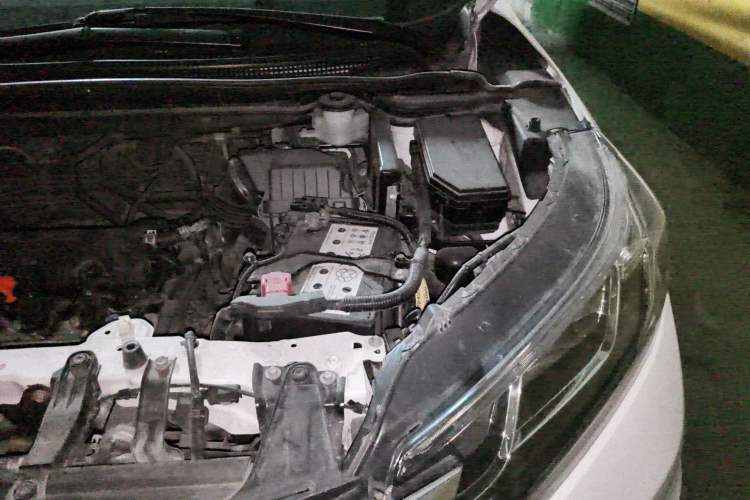 Used Honda CR-V 2016 2.0L two-wheel drive Urban Edition Engine Bay Left