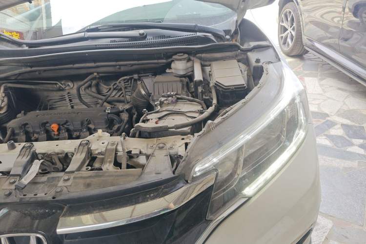 Used Honda CR-V 2016 2.0L two-wheel drive Urban Edition Engine Bay Left