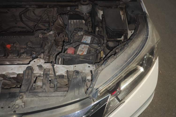 Used Honda CR-V 2016 2.0L two-wheel drive Urban Edition Engine Bay Left