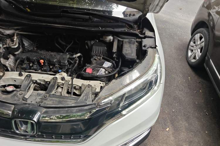 Used Honda CR-V 2016 2.0L two-wheel drive Urban Edition Engine Bay Left