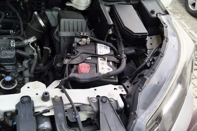 Used Honda CR-V 2016 2.0L two-wheel drive Urban Edition Engine Bay Left