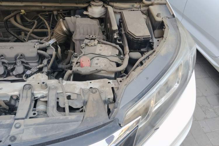Used Honda CR-V 2016 2.0L two-wheel drive Urban Edition Engine Bay Left