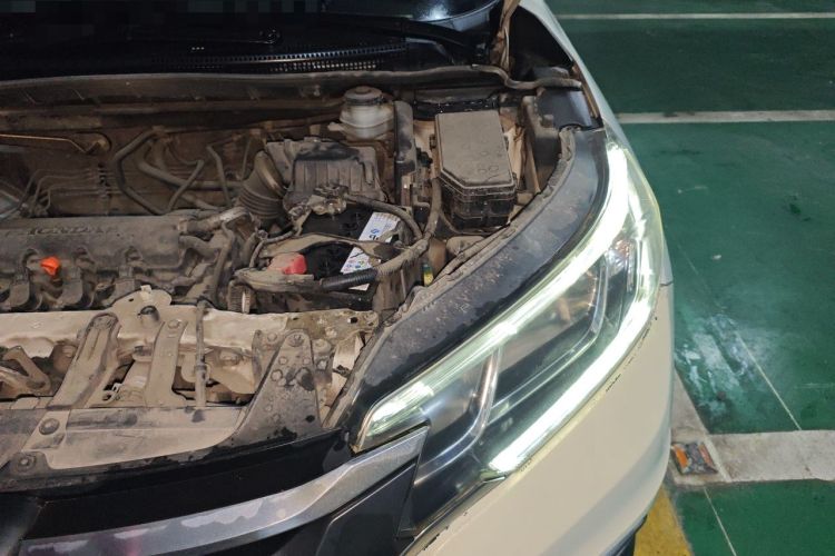 Used Honda CR-V 2016 2.0L two-wheel drive Urban Edition Engine Bay Left