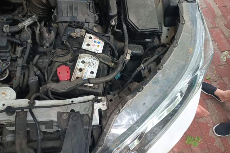 Used Honda CR-V 2016 2.0L two-wheel drive Urban Edition Engine Bay Left