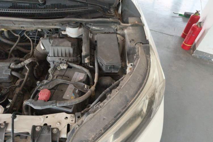 Used Honda CR-V 2016 2.0L two-wheel drive Urban Edition Engine Bay Left
